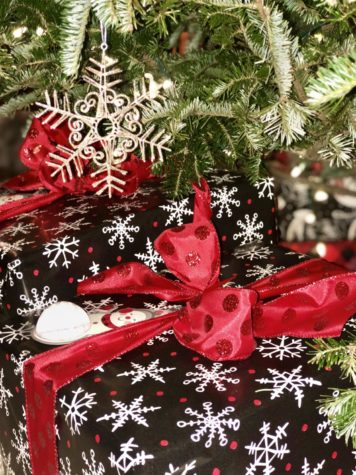 Column: Gift Givers Guide — How to Stop the Holidays from Making the Bank Account Go Bankrupt?