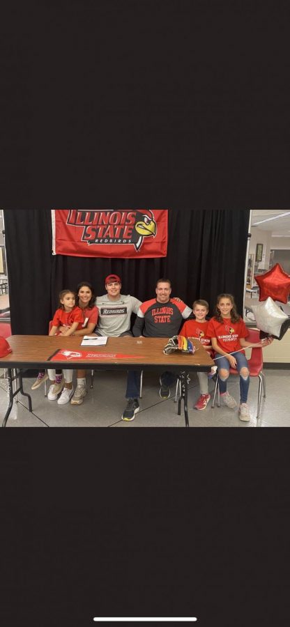 Gradin Taschner with family after signing to play baseball at Illinois State University.