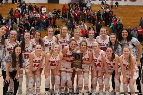Girls’ Basketball Roars Past Panthers, Advances to Sectionals